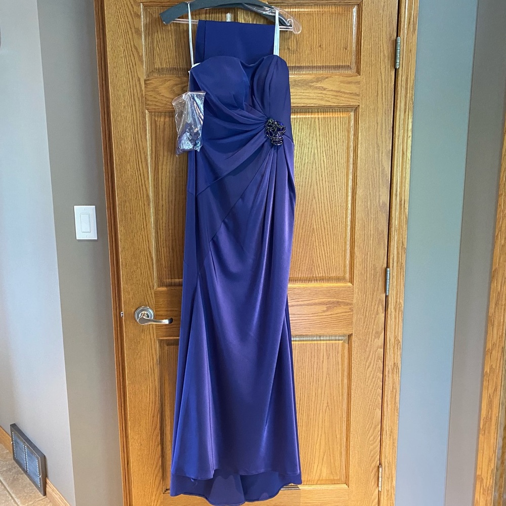 NWT Cameron Blake by mon cheri Formal Dress - Size 8